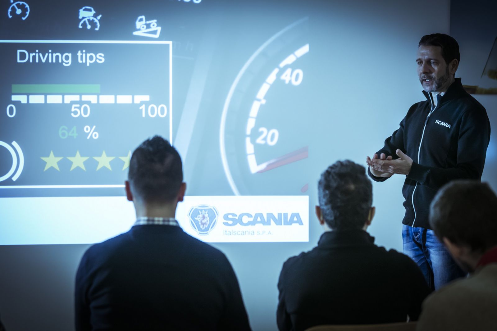 Autisti a scuola di guida efficiente con Scania